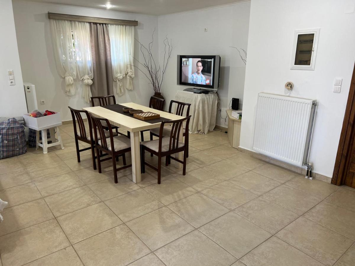 Apartment In Salamina With Garden & Sea View Selinia Exteriér fotografie