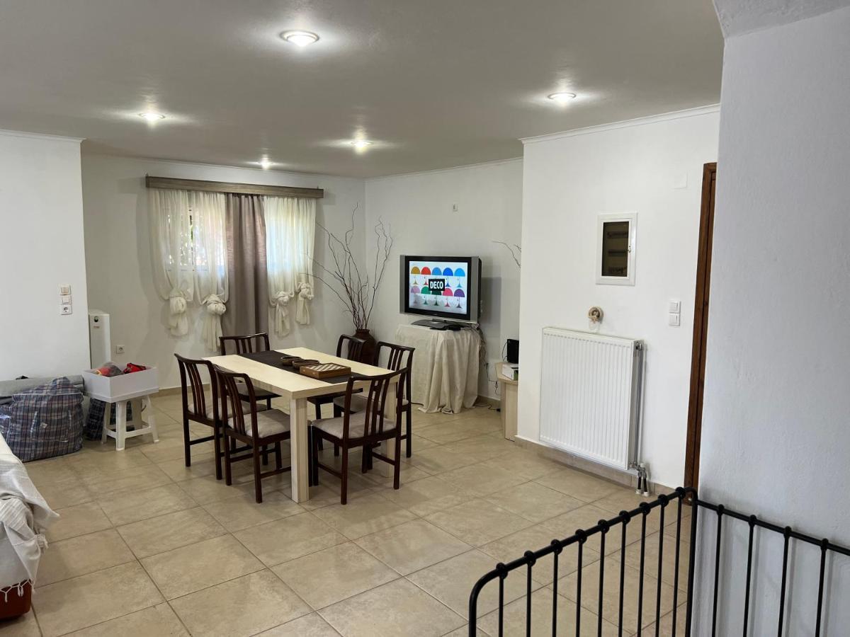 Apartment In Salamina With Garden & Sea View Selinia Exteriér fotografie