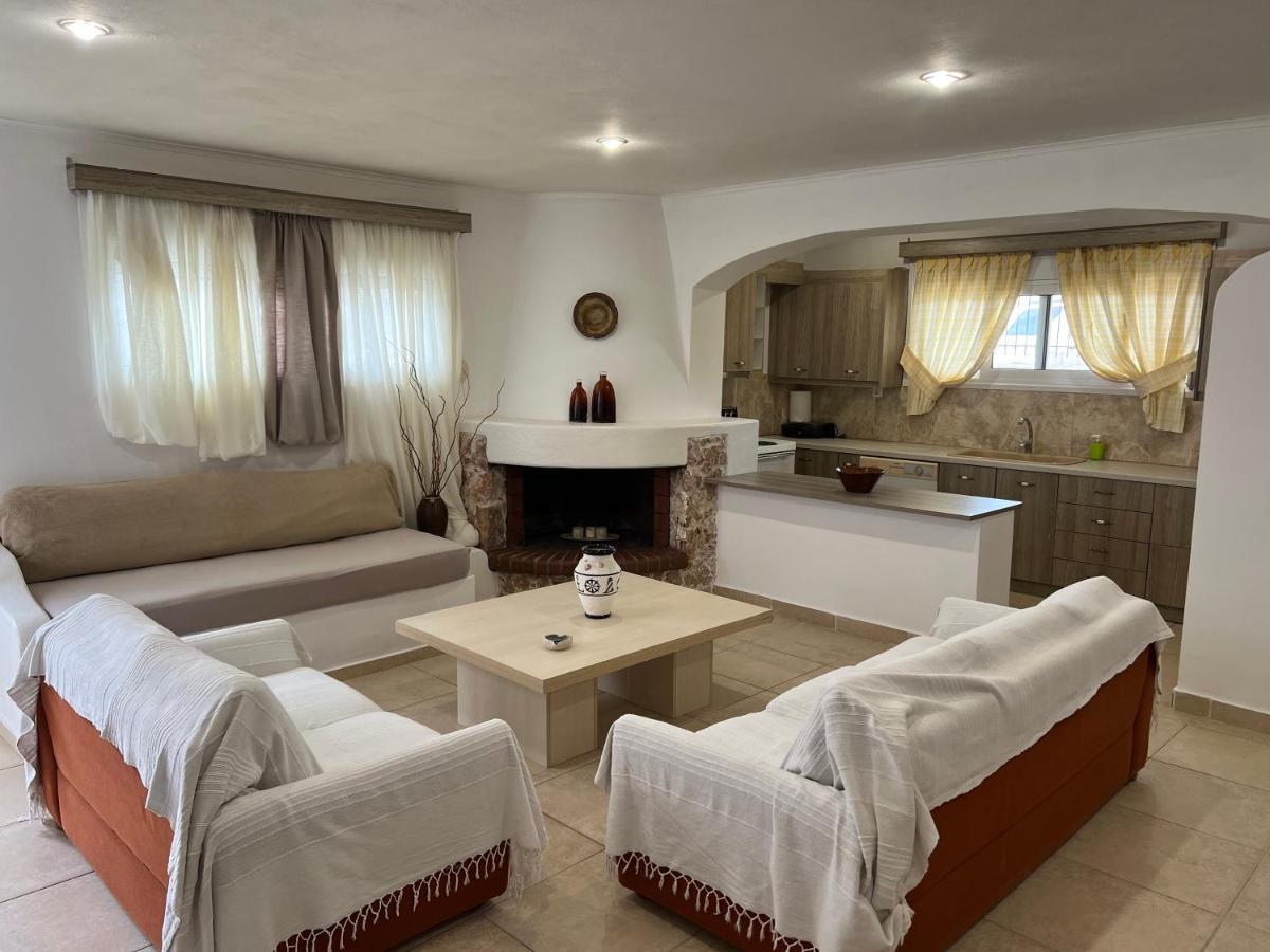Apartment In Salamina With Garden & Sea View Selinia Exteriér fotografie