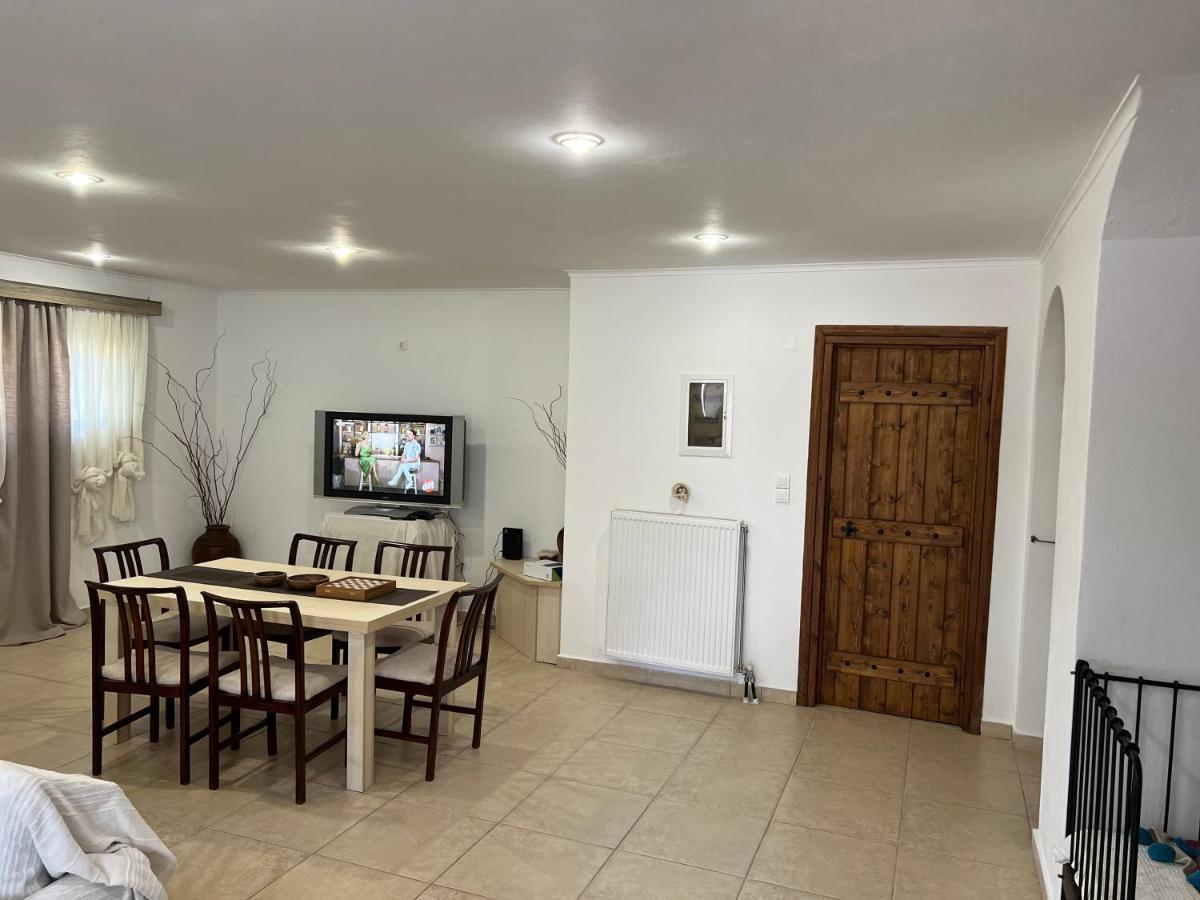 Apartment In Salamina With Garden & Sea View Selinia Exteriér fotografie