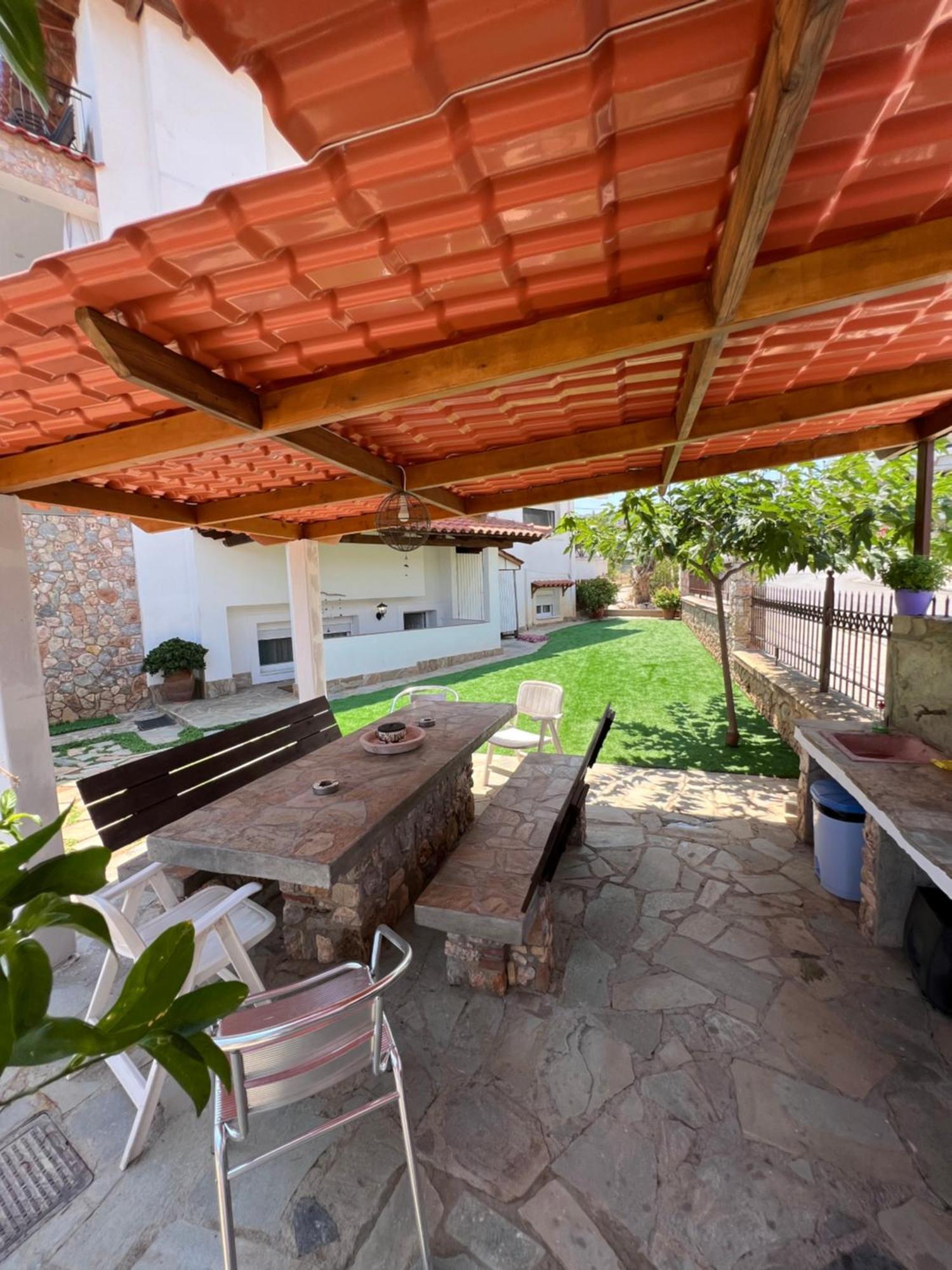 Apartment In Salamina With Garden & Sea View Selinia Exteriér fotografie