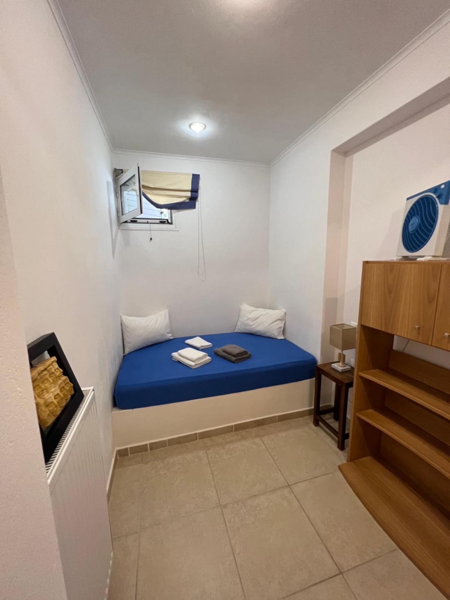 Apartment In Salamina With Garden & Sea View Selinia Exteriér fotografie
